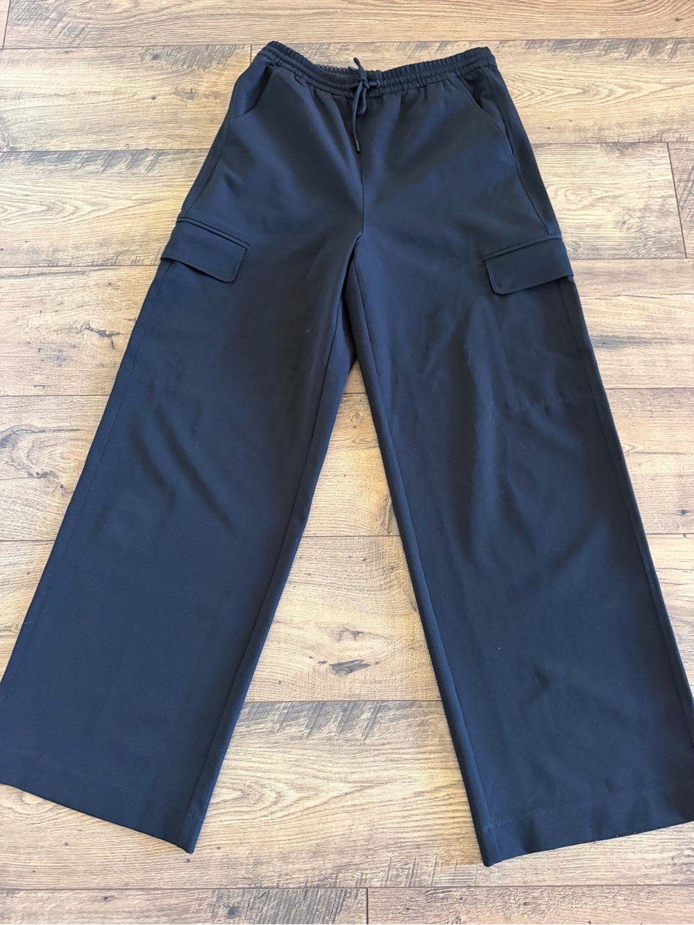 Athleta Black Wide Leg Cargo Pants Drawstring Waist Utility Pants Size XS